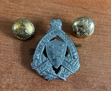 Canadian The Essex Scottish Regiment Cap Badge