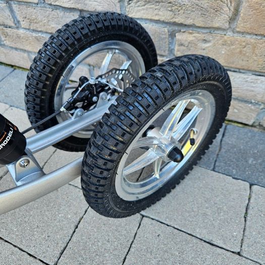 Knee scooter