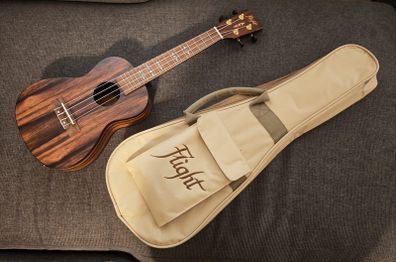 Flight DUC460CEQ Amara Concert Electro-Acoustic Ukulele + Padded Gig Bag