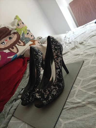 high heels lot !!! Read !