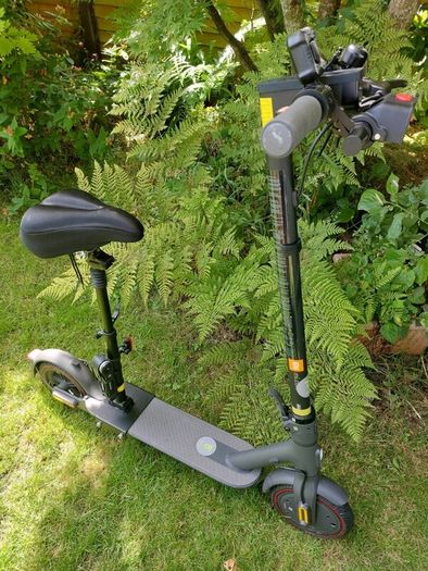 Mi Xiaomi Electric Scooter Pro with removal seat