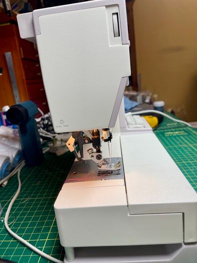 PFAFF 1051 Heavy Duty Sewing Machine - With IDT - Just serviced - Like new condition