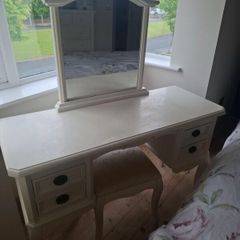 Chantilly style dressing table in french ivory with stool