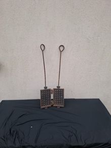 Cast iron waffles maker postage possible
