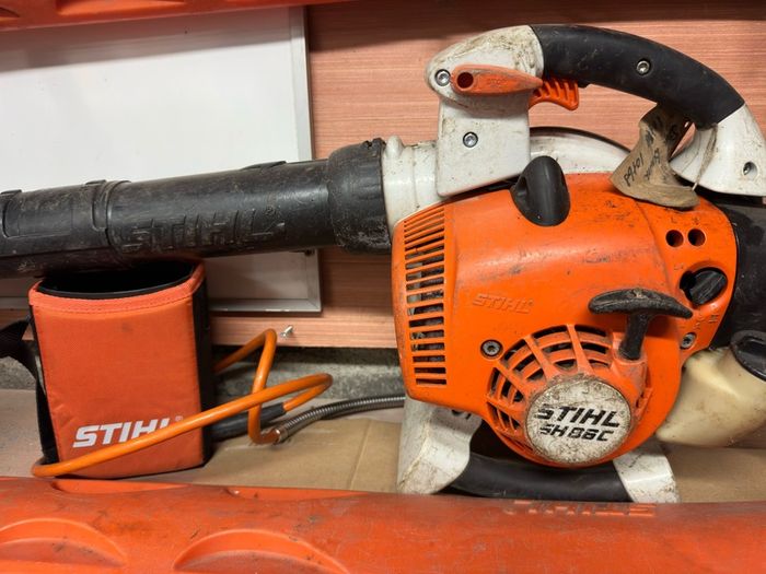 stihl AP battery hedge trimmers,petrol kombi and blower