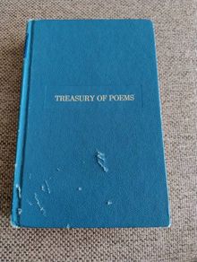 Treasury of Poems 1949 hardback 400 pages in very good condition with signs of wear on the cover see photos FREE STANDARD POSTAGE INCLUDED