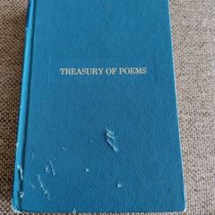 Treasury of Poems 1949 hardback 400 pages in very good condition with signs of wear on the cover see photos FREE STANDARD POSTAGE INCLUDED