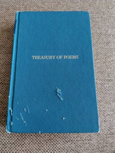 Treasury of Poems 1949 hardback 400 pages in very good condition with signs of wear on the cover see photos FREE STANDARD POSTAGE INCLUDED