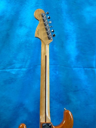 Fender vintera 70's strat aged natural.