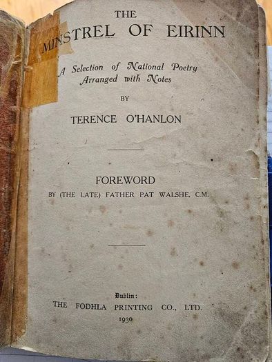 The Minstrel Of Eirinn. Rare Selection Of National Poetry Arranged With Notes By Terence O'hanlon. Forward By Father Pat Walsh. 1930 Large Volume Paperback In Poor Condition.  See Photos For Same.