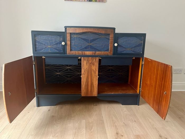 SALE!Stunning Vintage Cocktail Cabinet/Drinks Cabinet/ Sideboard