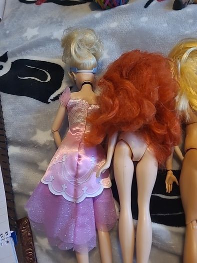 4 barbie dolls