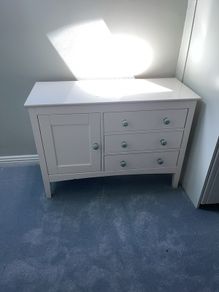 White drawers chest bedroom unit