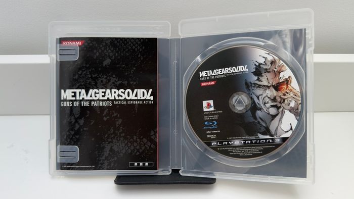 Metal Gear Solid 4: Guns of the Patriots - PS3 Japanese Limited Edition (with Bonus Disc)