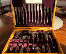Arthur Price Llewelyn-Bowen 44 Piece Cutlery Canteen