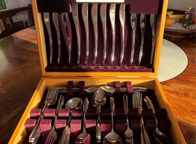 Arthur Price Llewelyn-Bowen 44 Piece Cutlery Canteen