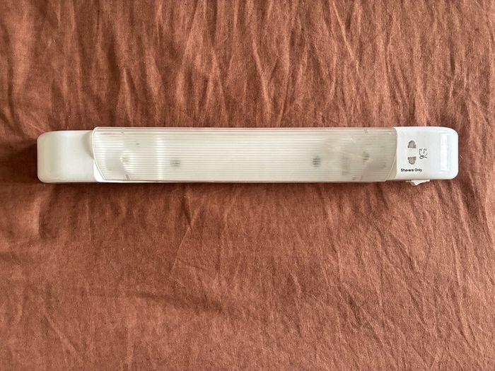 Bathroom Shaver Light