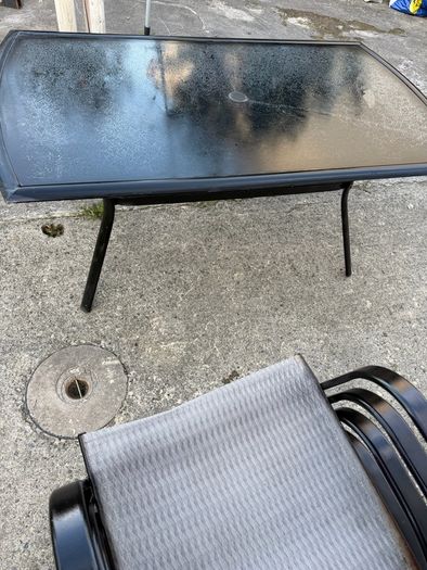 garden table and chairs