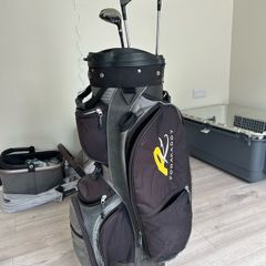 golf bag with drivers