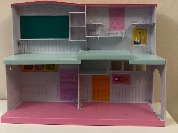 Mini high school for small dolls