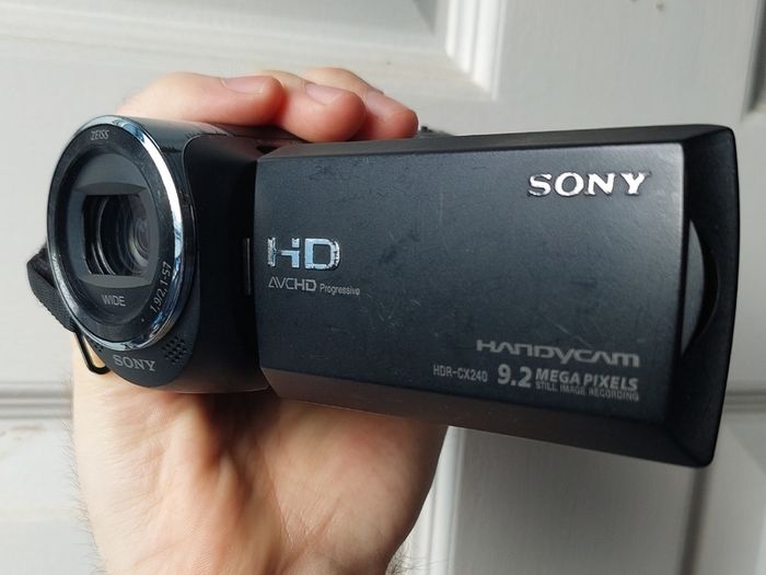 Sony HDR-CX240 HD Video Camera Camcorder