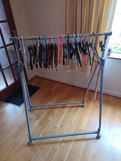 Clothes rail