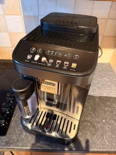 De'Longhi Magnifica Evo Coffee Machine