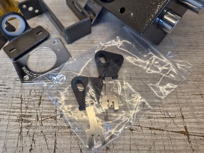 Mottura Heavy Duty 4 Pin Lock inc 4 Keys