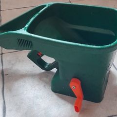 Westland Handheld Spreader