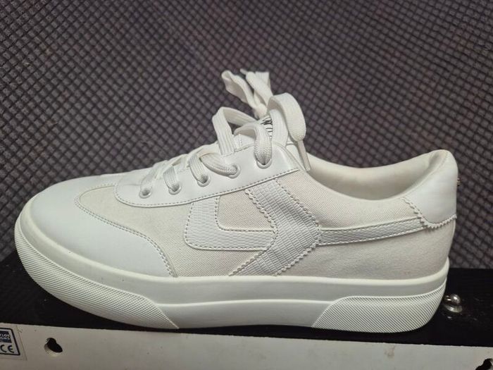 Lipsy london womans trainers