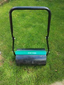 Lawn Roller Push Pull with Fillable Cylinder Water or Sand.