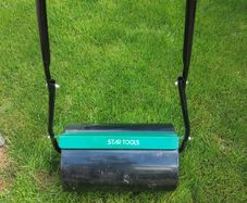 Lawn Roller Push Pull with Fillable Cylinder Water or Sand.