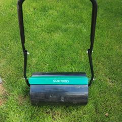 Lawn Roller Push Pull with Fillable Cylinder Water or Sand.