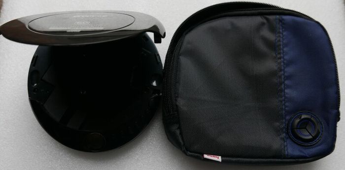 Groov-e Personal Portable CD Player Black GV-PS110-BK Works Well.