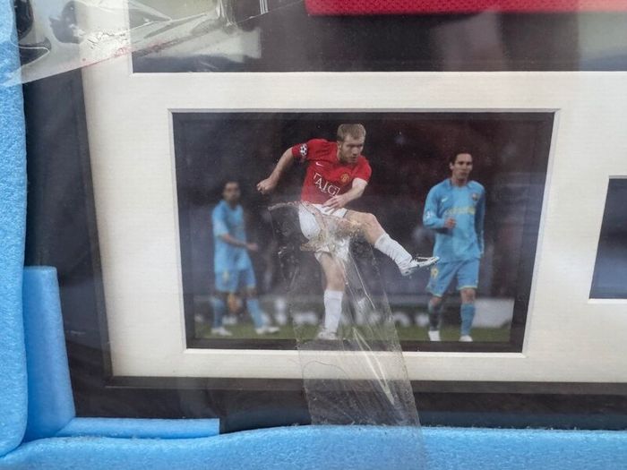 Paul Scholes signed framed Manchester United shirt