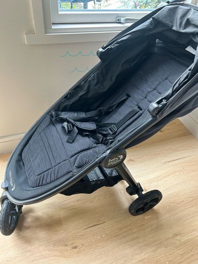 Baby Jogger City Mini GT2 + Rain Cover in excellent condition
