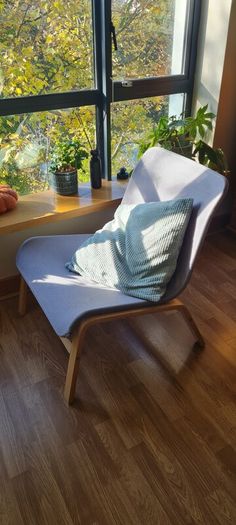 Nolmyra Chair