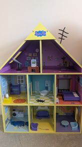 Peppa Pig wooden house with characters