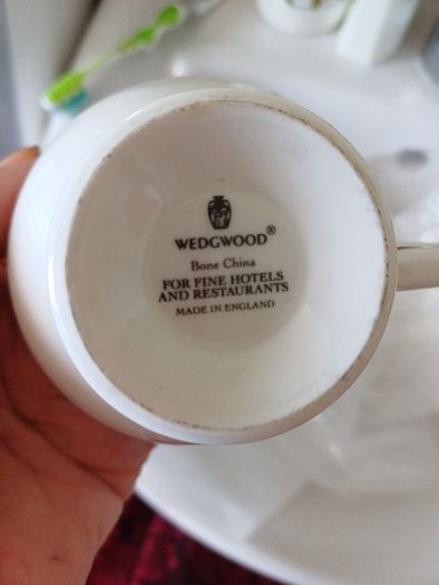New Wedgwood 4 Seasons Navy & Gold Cups & Saucers