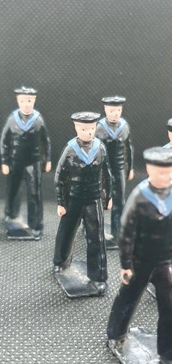 Rare and hard to find Vintage Early Britain's Hand Painted Lead Toy Soldiers (1940's) 6 Marching Sailors