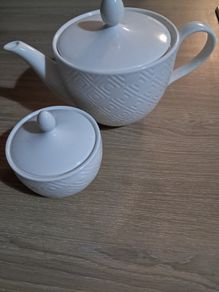 Tea pot and sugar bowl