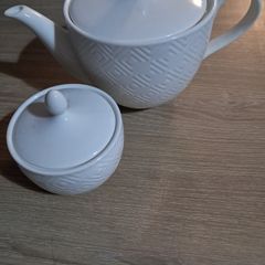 Tea pot and sugar bowl