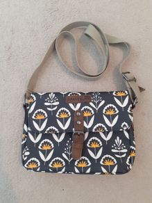 Hand bag