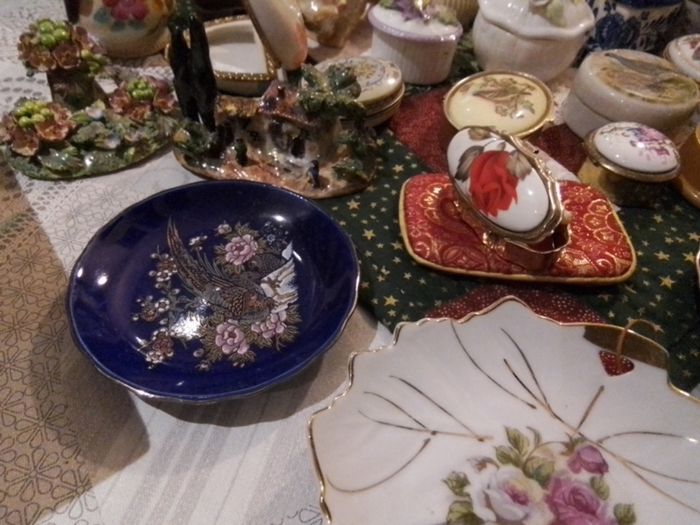 Selection of Vintage Ceramic/Metal Pill Boxes & Other Decorative Items