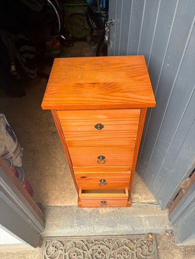 Chest of drawers