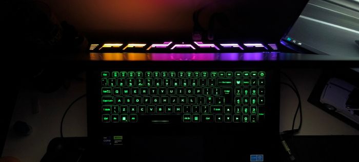 Acer Predator Helios 18 / i9-13900HX / RTX 4080 / 250Hz G-Sync