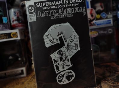 Justice League America ! Issue #71 ! Superman is DEAD ! 1993 ! by DC Comics !