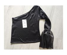 Beautiful Zara top size M. Brand new with tag