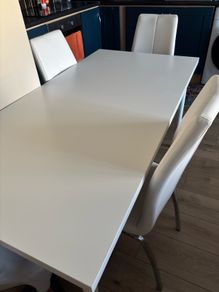 Dining table + 5 chairs