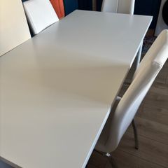Dining table + 5 chairs